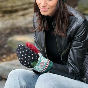 Noel Mittens 100% WOOL adding a touch of seasonal magic to your hands.NEW